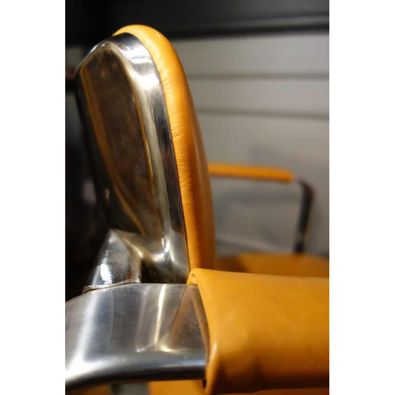 Eero Aarnio " Executive " Mobel Italia, paire de fauteuils mÃ©tal / cuir, 1968