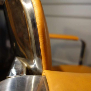 Eero Aarnio "Executive" Mobel Italia, paar metalen / lederen fauteuils, 1968