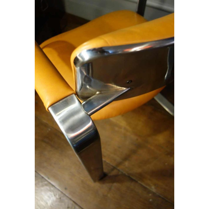 Eero Aarnio " Executive " Mobel Italia, paire de fauteuils mÃ©tal / cuir, 1968