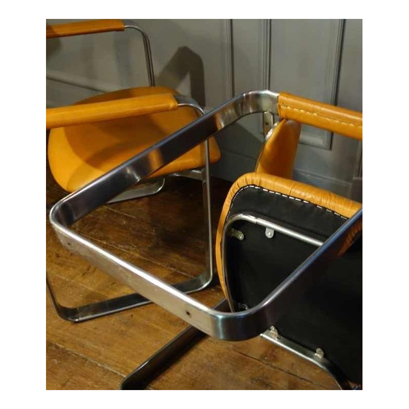 Eero Aarnio " Executive " Mobel Italia, paire de fauteuils mÃ©tal / cuir, 1968