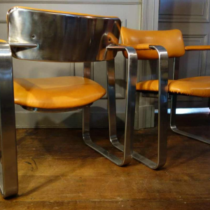 Eero Aarnio "Executive" Mobel Italia, paar metalen / lederen fauteuils, 1968