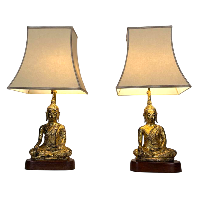 Paire de lampes Bouddha en fonte dorée - travail d'Asie du Sud-Est - XXe siècle