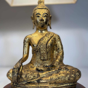 Paire de lampes Bouddha en fonte dorée - travail d'Asie du Sud-Est - XXe siècle