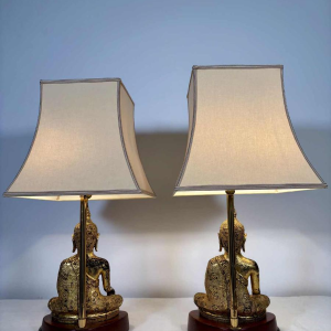 Paire de lampes Bouddha en fonte dorée - travail d'Asie du Sud-Est - XXe siècle
