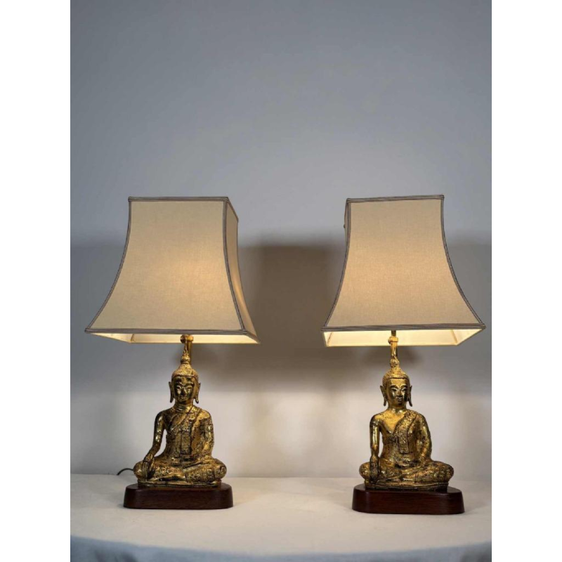 Pair of Buddha lamps in gilded cast iron - Southeast Asian work - 20th century