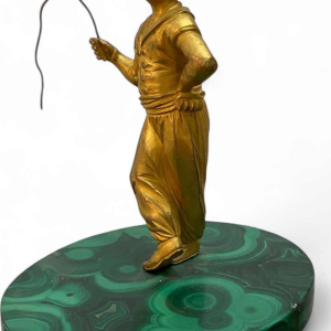 Sculpture figurine orientaliste en bronze doré sur socle de malachite, Russie XIXe s