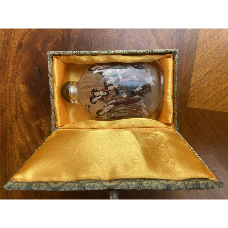 Chinese glass snuff bottle with women scene, inside painted