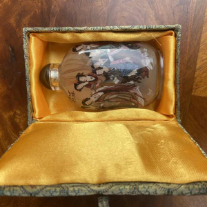 Tabatière / bouteille à priser Chinoise en verre scène de femmes, peinte par l'Intérieur
