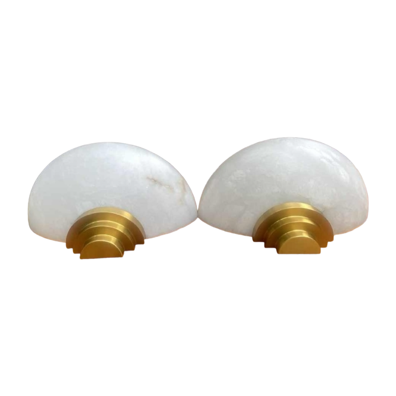 Lucien Gau, paire d'appliques de style, abat-jour demi-lune en albâtre, ca 1960