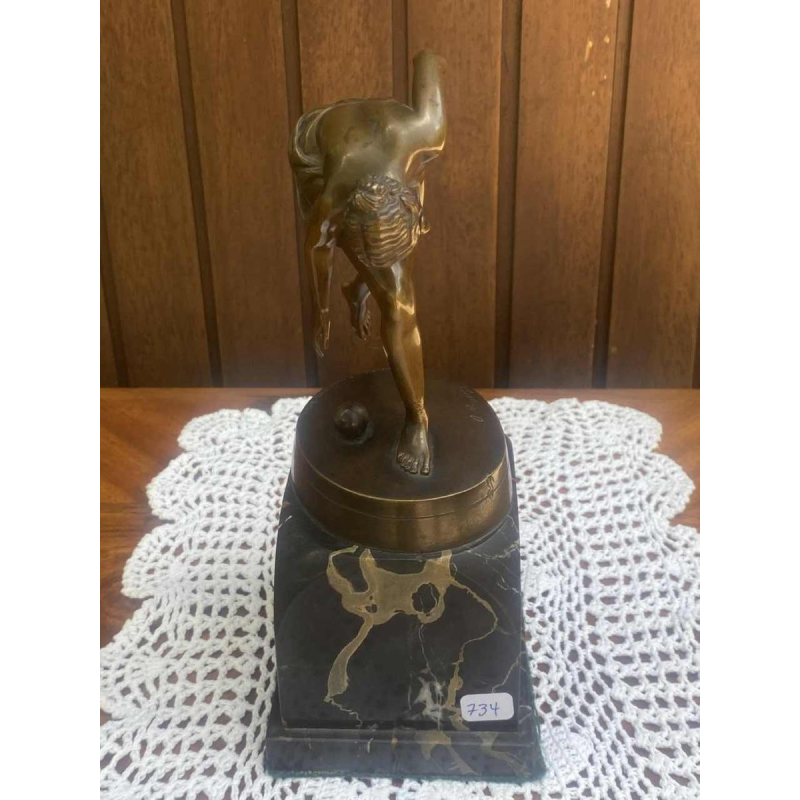 OTTO LESSING gieterij Gladenbeck Berlijn "Vrouw die een bal vangt" bronzen sculptuur, ca 1920