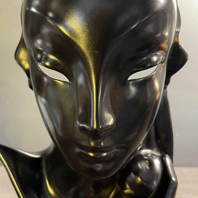 VILLEROY & BOCH LUXEMBURG, beeld EVE, Afrikaans keramisch masker, jaren '30