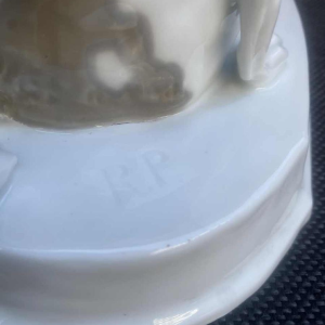 Ofend-und Porzellanfabrik AG, groupe en chiens léviers barzoi en porcelaine