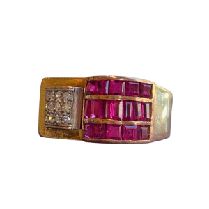 Bague Tank “à pont“ en or rose, diamants et rubis Verneuil, travail français, ca 1940