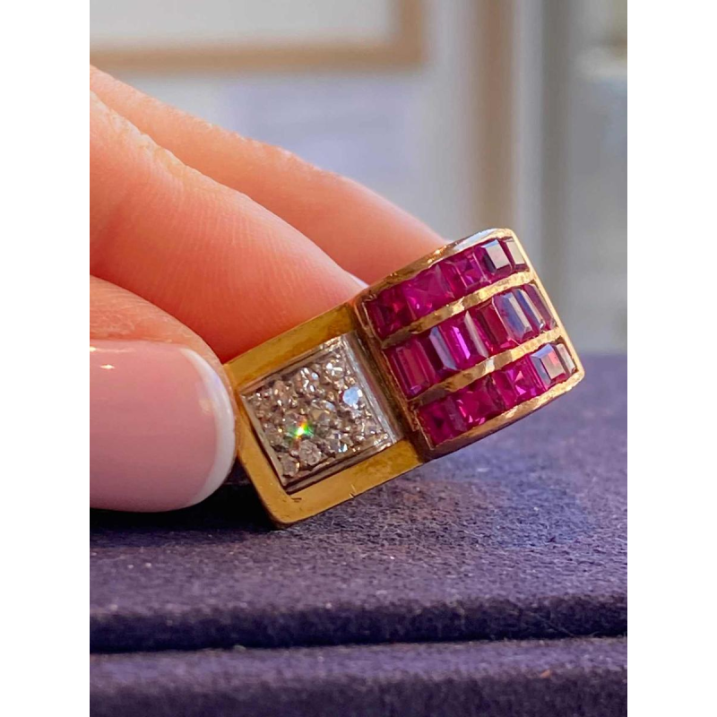 Tank ring with bridge in rose gold, diamonds and Verneuil rubies, French craftsmanship, ca 1940