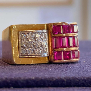 Tank ring with bridge in rose gold, diamonds and Verneuil rubies, French craftsmanship, ca 1940