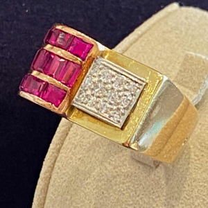 Tankring met brug in roségoud, diamanten en Verneuil-robijnen, Frans vakmanschap, ca 1940