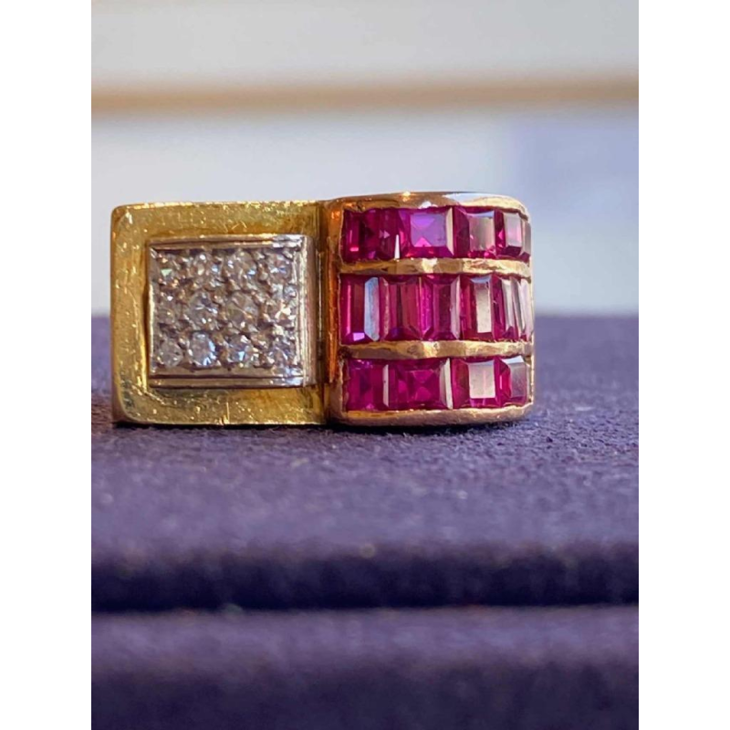 Bague Tank “à pont“ en or rose, diamants et rubis Verneuil, travail français, ca 1940