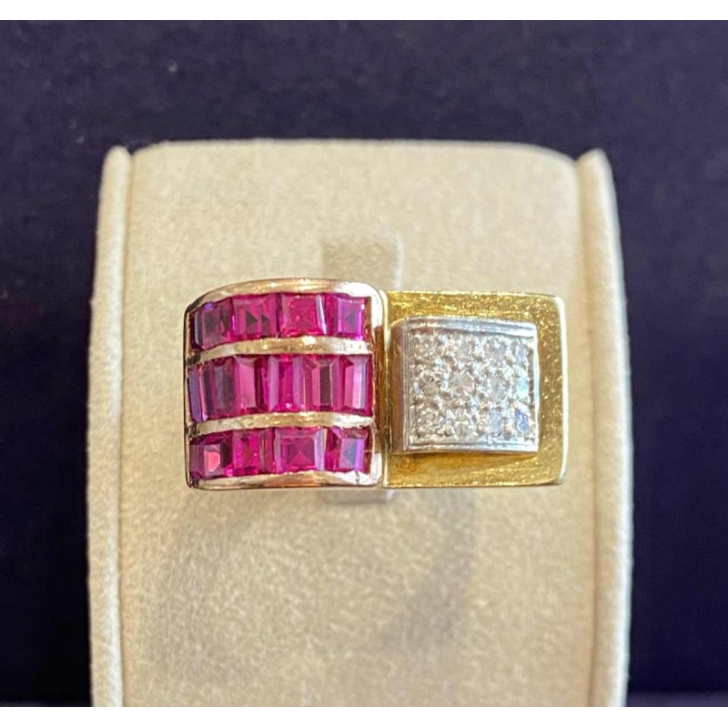 Bague Tank “à pont“ en or rose, diamants et rubis Verneuil, travail français, ca 1940