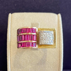 Tank ring with bridge in rose gold, diamonds and Verneuil rubies, French craftsmanship, ca 1940