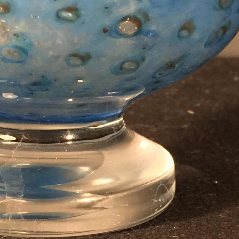 BERTIL VALLIEN pour KOSTA BODA Sweden, vase verre bleu sur piedouche 57529