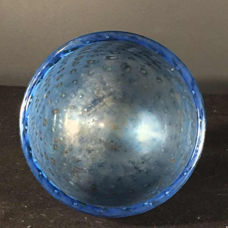 BERTIL VALLIEN voor KOSTA BODA Zweden, blauwe glas vaas op voet genummerd 57529