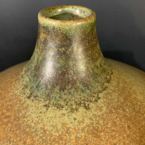 ANTONIO LAMPECCO, ronde vaas 21cm, keramiek bruine groene soliflore, 1970s