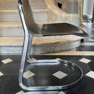 WILLY RIZZO pour CIDUE, SeÂ´rie de 4 Chaises C2 Structure Acier ChromeÂ´ Cuir Noir