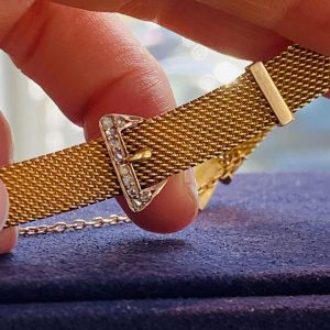 Gold bracelet, Milanese mesh, belt motif, rose-cut diamonds, late 19th century