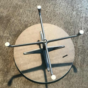 CHARLES & RAY EAMES, zeldzaam paar bijzettafeltjes HERMAN MILLER uitgave, ca 1970