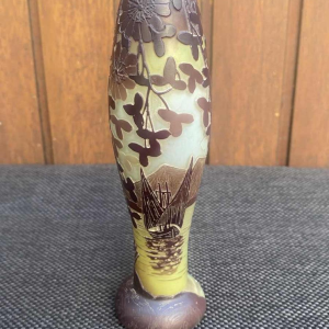 DE VEZ "Paysage Lac d'Annecy" vase Art Nouveau en verre camée, ca 1900