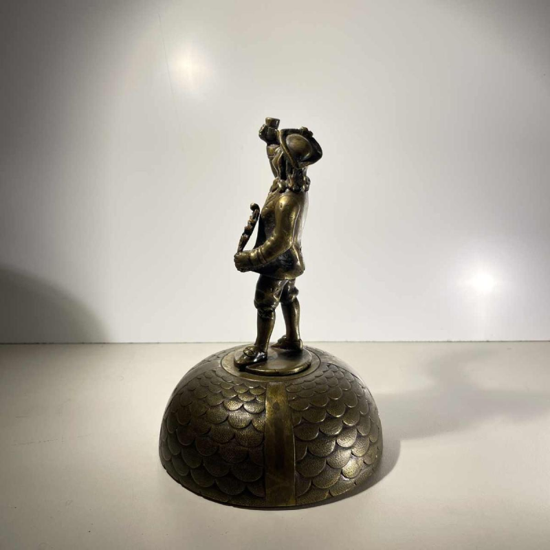 Hotel, table or office bell - bronze sculpture of a figure with 4 oak acorn bells, 19th century