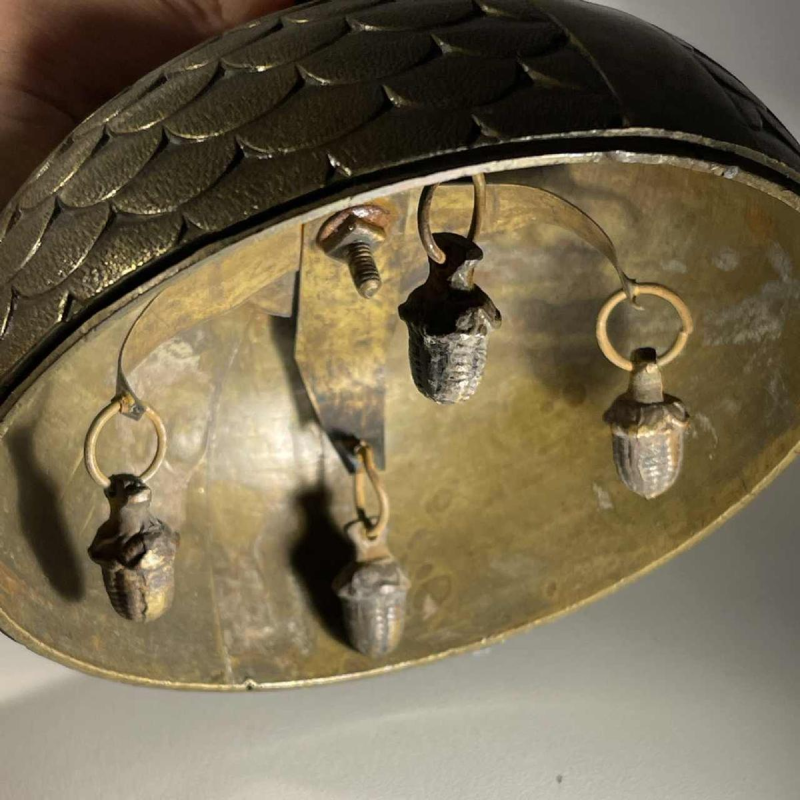 Hotel-, tafel- of kantoorbel - bronzen sculptuur van een figuur met 4 eikenhouten eikelbellen, 19e eeuw