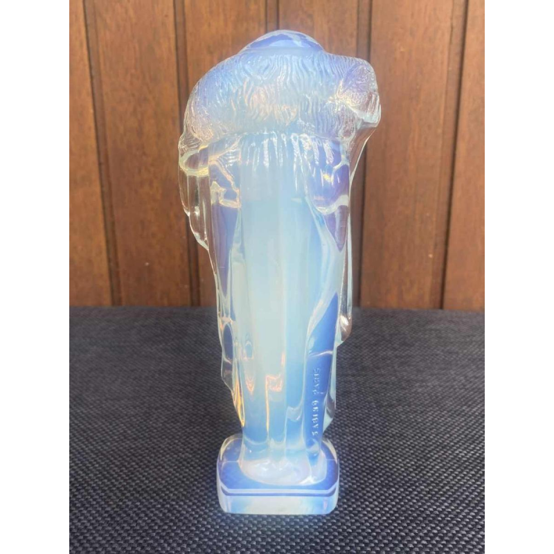 Sabino "Woman carrying sheep" Art Deco sculpture in opalescent glass, ca 1920