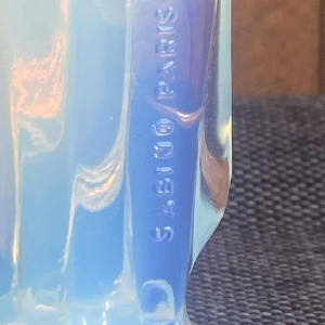 Sabino "Vrouw met schaap" Art Deco sculptuur in opalescent glas, ca 1920