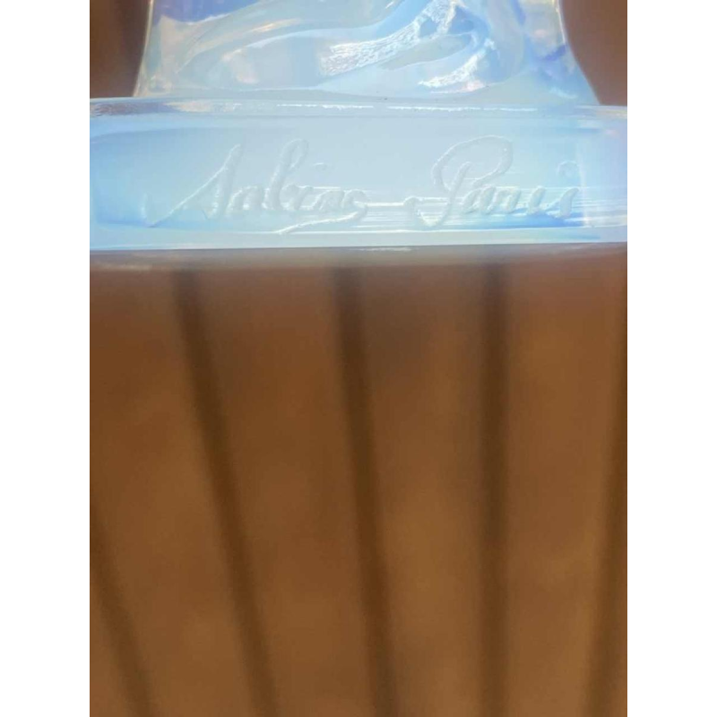 Sabino "Vrouw met schaap" Art Deco sculptuur in opalescent glas, ca 1920