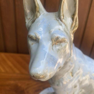 Sculpture d'un chien ( berger ) céramique Art Déco, faïence Moulin Des Loups Orchies