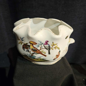 Dresden Manufactory, small porcelain cooler, birds and insects design, 19th century