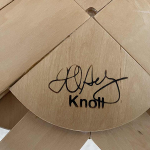 FRANK GEHRY / KNOLL International, paar “Hat Trick“ fauteuils, esdoorn latten, 1994