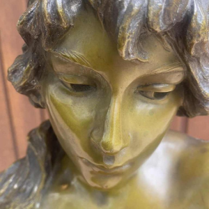Emmanuel Villanis Jonge vrouw Art Nouveau sculptuur, bronzen buste gesigneerd, 1896