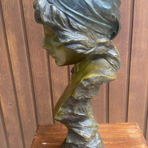 Emmanuel Villanis Jonge vrouw Art Nouveau sculptuur, bronzen buste gesigneerd, 1896