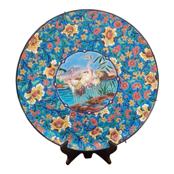 Grand plat en céramique de Longwy, émaux cloisonnés, décor oiseaux échassier, grues ou hérons, ca 1930