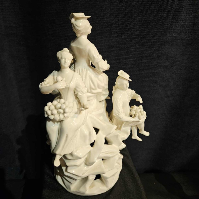 Manufacture d'Orléans, group of figures in soft paste porcelain, 18th century