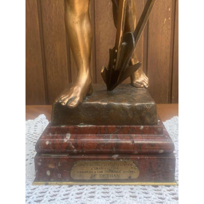 Antoine Bofill "De arbeider" bronzen sculptuur van een man 53cm, begin 20e eeuw