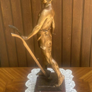 Antoine Bofill "De arbeider" bronzen sculptuur van een man 53cm, begin 20e eeuw