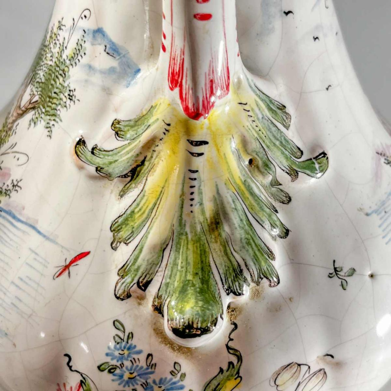 Joseph Gaspard Robert - Faïencerie de Marseille, paire de vases couverts polychromes, XVIIIe s