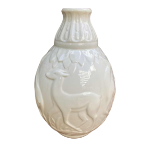 Boch / Keramis, Art Deco vaas Aux biches monochroom wit keramiek, vorm 1161, ca 1930
