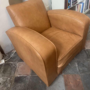 Jacques Adnet (attribué à) fauteuil Club Art Déco recouvert de cuir neuf, ca 1940
