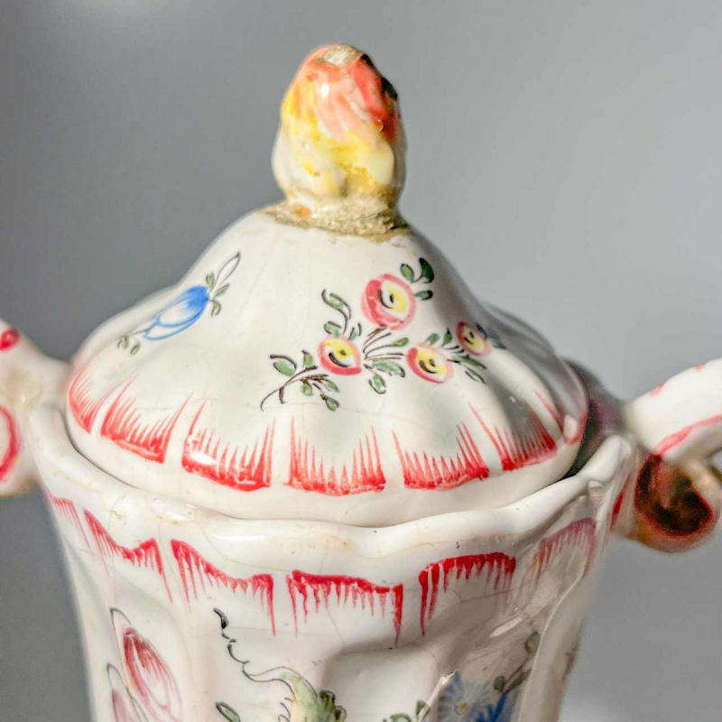 Joseph Gaspard Robert - Faïencerie de Marseille, paire de vases couverts polychromes, XVIIIe s