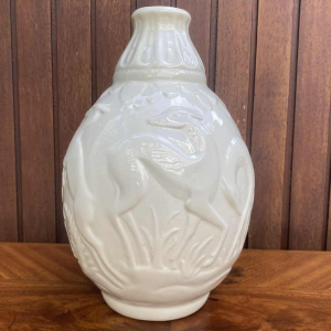 Boch / Keramis, vase Art Déco "Aux biches" céramique monochrome blanc, forme 1161, ca 1930