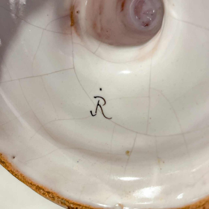 Joseph Gaspard Robert - Faïencerie de Marseille, paire de vases couverts polychromes, XVIIIe s